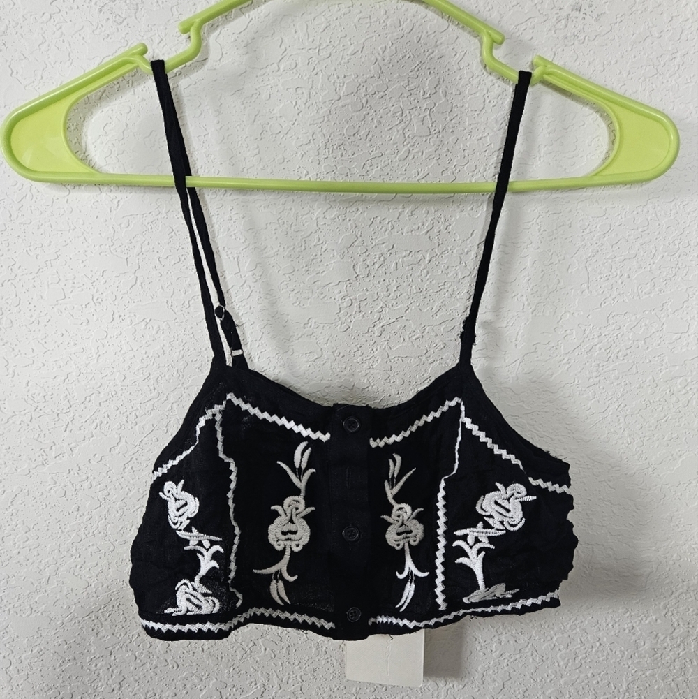 NWT Bohemian Embroidered Floral Super Cropped Bandeau Button Front Top